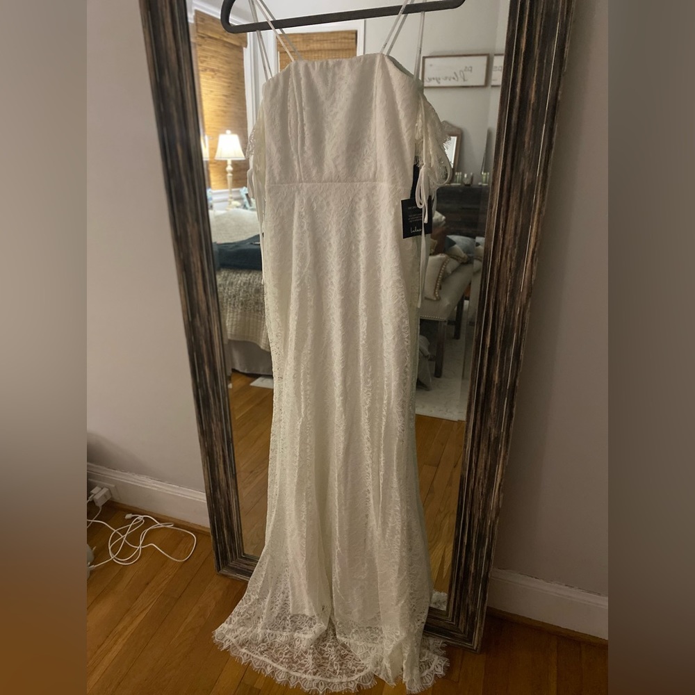 NWT. Beautiful lace and stretch.